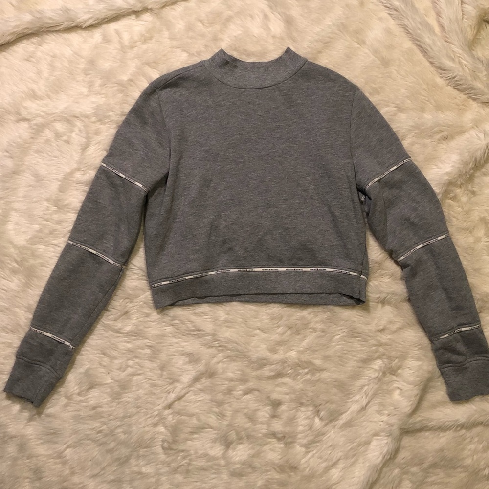 NWOT Tommy Hilfiger cropped sweater